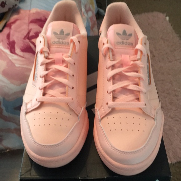 Big kids 5 1/2 adidas only worn once ! - Picture 3 of 4